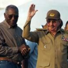 Raúl Castro, en sustitución de su hermano Fidel, presidió el desfile