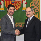 Juan Ávila, presidente de Ametic, y Pedro Mier, secretario general de la Femp, en la firma.