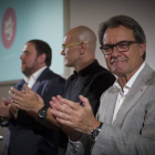 Artur Mas, durante la presentación del programa de Junts pel Sí, junto a oriol Junqueras y Raül Romeva, este sábado.