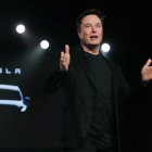 Elon Musk anuncia su intención de comprar 10 millones de dólares en nuevas acciones.