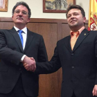 Arsenio García y Peyuca González, el día que pactaron la entrada del PAL en el Gobierno municipal. A.V.