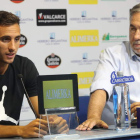 Franco Russo, junto a José Fernández Nieto, durante su presentación con la Deportiva. L. DE LA MATA