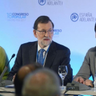 El líder del PP, Mariano Rajoy, con Dolores de Cospedal y Fernando Martínez-Maillo este domingo en el congreso del PP.