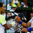 Rafael Nadal felicita a Fernando Verdasco tras caer ante el madrileño en tercera ronda del Master 1.000 de Miami.