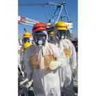 El Ministro de Economía de Japón en la central nuclear.