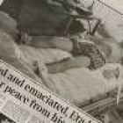 Página del periódico donde aparece el terrorista en la cama del hospital