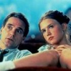 Jeremy Irons y Dominique Awain en una escena de «Lolita»