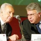 Simon Peres y Felipe González ayer durante la celebración en Roma de la Internacional Socialista