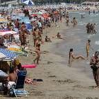 Aspecto que presenta estos días la playa del Postiguet en Alicante