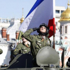 Soldados rusos durante la parada militar de hoy en la Plaza Roja.