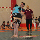 Manuel González y Ángel Suárez, durante uno de los combates disputados en Boñar. DL