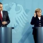 Zapatero y Ángela Merkel durante la rueda de prensa de ayer