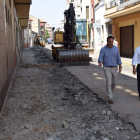 El alcalde de La Bañeza, José Miguel Palazuelo, visita las obras. DL