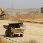 Algunas máquinas trabajaban ayer en las obras de la A-60, a la altura de Arcahueja.