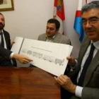 El representante del Adif y los alcaldes de Toral y de Villafranca