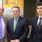 Gregorio Chamorro, Alfredo Prada y Fernando Vélez antes de comenzar la reunión.