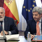 No hubo foto de la reunión. Arias Cañete, ayer, junto a Bargas en la conferencia sectorial.