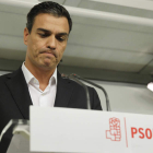 El secretario general del PSOE, Pedro Sánchez, durante su comparecencia de ayer. JAVIER LÓPEZ