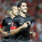 Raúl García celebra sonriente el gol que cerraba la contundente victoria del Atlético.