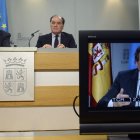 Los consejeros de Presidencia y Economía, ayer, en la rueda de prensa.