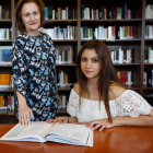 Ana Bayón y Ana Isabel Mitadiel, la primera y la última estudiante en pasar por la selectividad en León. JESÚS FERNÁNDEZ SALVADORES