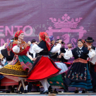 Bailes regionales en las Cortes. fernando otero