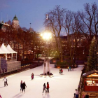 Patinar sobre hielo, visitar y comprar en los mercados o disfrutar de una noria gigante son sólo algunas de las alternativas.