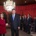 La vicepresidenta y ministra de asuntos territoriales, Soraya Sáenz de Santamaría, este jueves con el presidente de China, Xi Jinping.