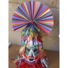 Una máscara de los antruejos de Carnaval en el patio de la Diputación Provincial.