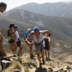 Uno de los participantes llegando a la cima del Catoute.