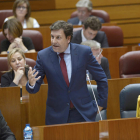 El consejero de Empleo, Carlos Fernández Carriedo, durante su intervención de ayer. NACHO GALLEGO