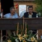 El alcalde, Urbano Seco, y el profesor Sosa Wagner durante el pregón