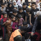 Un grupo de niños palestinos ante el cuerpo de un menor. HAITHAM IMAD