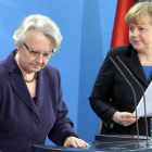 La ya ex ministra de Educación y Ciencia, Annette Schavan, junto a Angela Merkel.
