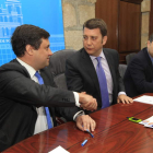 Francisco Javier Gutiérrez, Carlos López Riesco y Cortés, ayer en el Ayuntamiento.