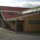 En la imagen, el exterior del polideportivo municipal de Villablino