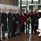 El Rey, junto a Urkullu y Lagarde, ante el 'aurrezku' de honor en la celebración del Foro Global España 2014.