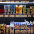 Sección de lácteos de un supermercado. ISMAEL HERRERO