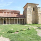 Fachada principal del monasterio de Escalada.