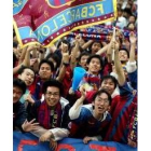 El Barça despidió a los numerosos fans con los que cuenta en Japón