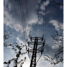 Una torre eléctrica de alta tensión en Madrid. SERGIO PÉREZ