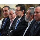 Fátima Báñez, Joan Rosell, Toxo, Rajoy, Méndez y Sáenz de Santamaría, en una imagen de archivo.