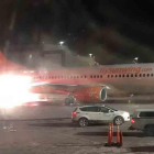 El choque provocó una pequeña explosión sin incidencias ya que no había pasajeros a bordo.