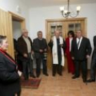 La alcaldesa y el ex regidor en el momento de la bendición del recinto