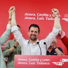 El candidato a la Presidencia de la Junta, Luis Tudanca, junto a Virginia Barcones y Ana Sánchez comparecen tras los resultados electorales