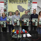 Los responsables sindicales junto a los representantes de los municipios que protagonizarán la manifestación del domingo. RAMIRO