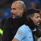 Guardiola y Aguero, durante el partido de la Champions Basilea-Manchester City.
