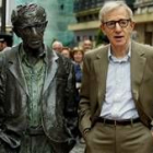 A Woody Allen le impactó su escultura en Oviedo y confesó que le parecía espléndida