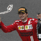 El español Carlos Sainz celebra su segundo puesto en el Gran Premio de Mónaco. GONZALO FUENTES