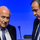 Joseph Blatter y Michel Platini, el pasado 2 de junio, durante el congreso de la FIFA celebrado en Sao Paulo.